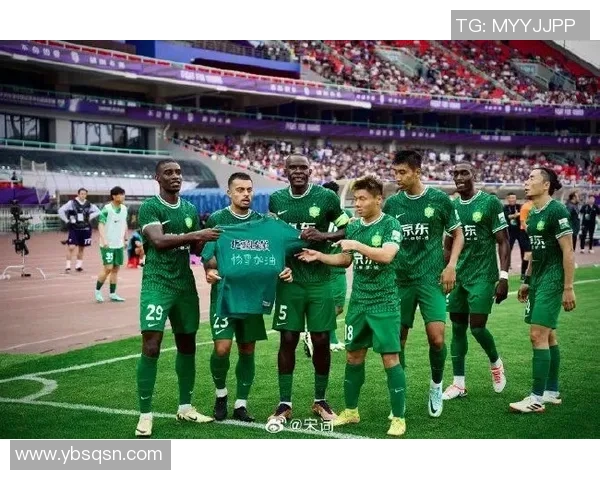 足球巨星喜迎新生命孩子出生引发全球球迷热烈祝福